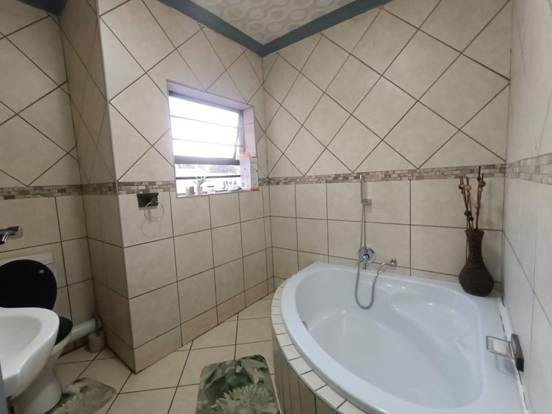 !Thrilling, Full of Life!  !In a Community vibrant with Warmth and Friendliness! - Photo 6