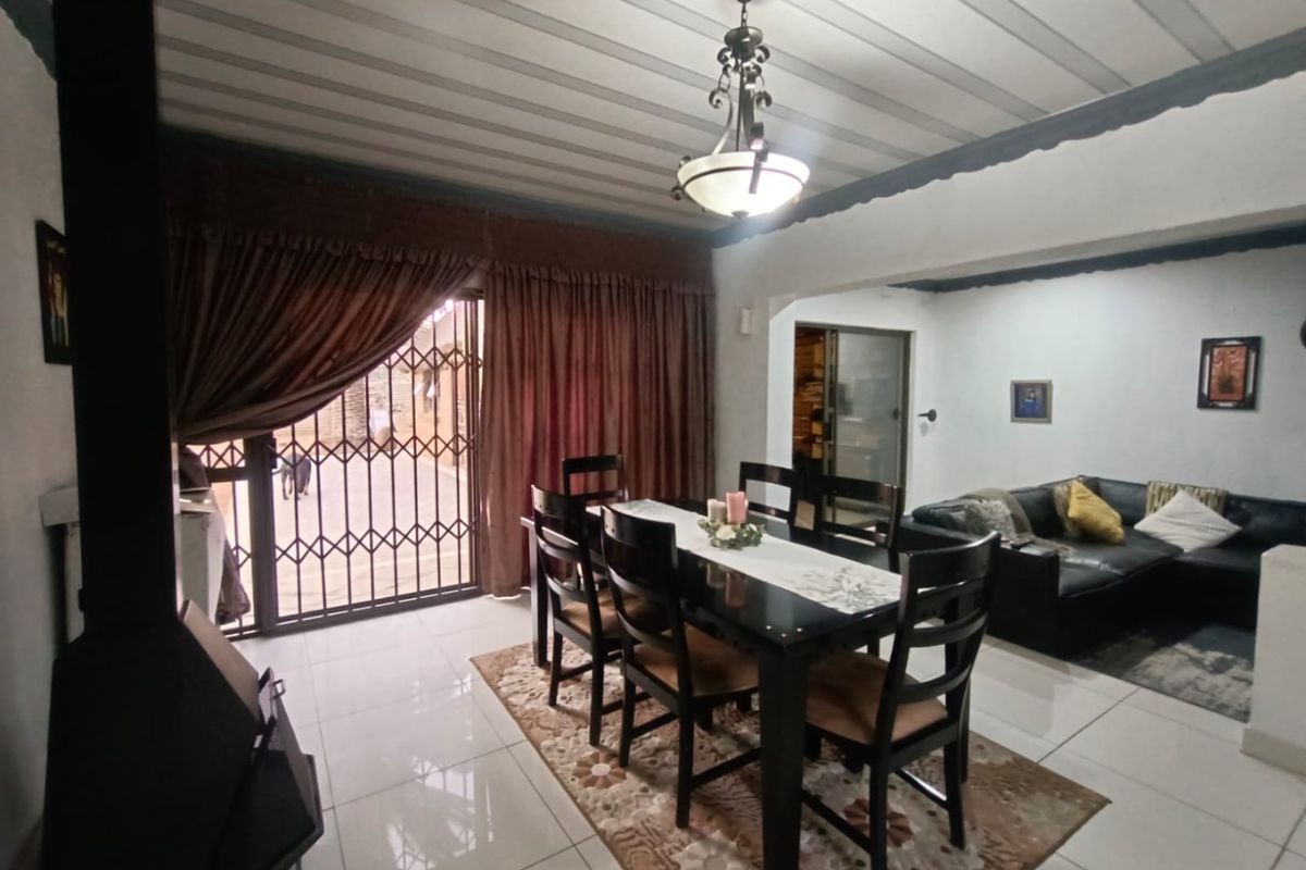 !Thrilling, Full of Life!  !In a Community vibrant with Warmth and Friendliness! - Photo 5