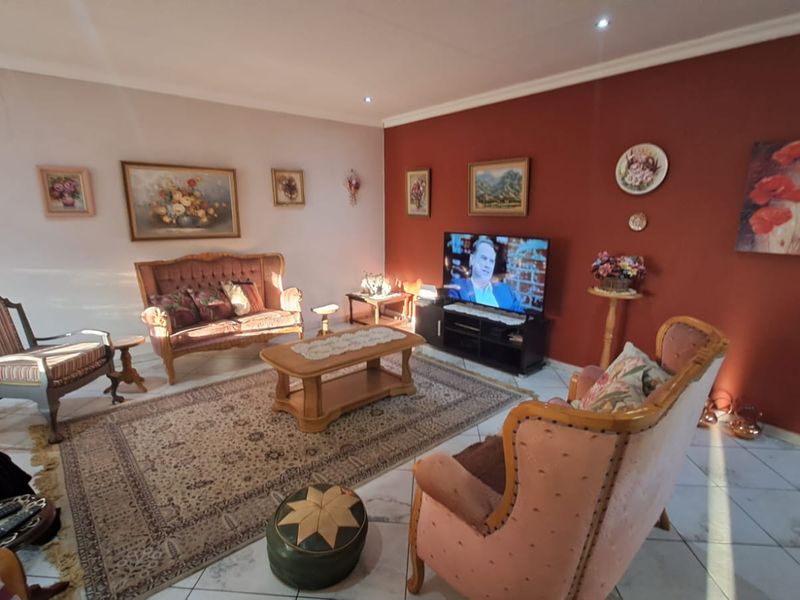 Family home and in a safe and respectable suburb. - Photo 10