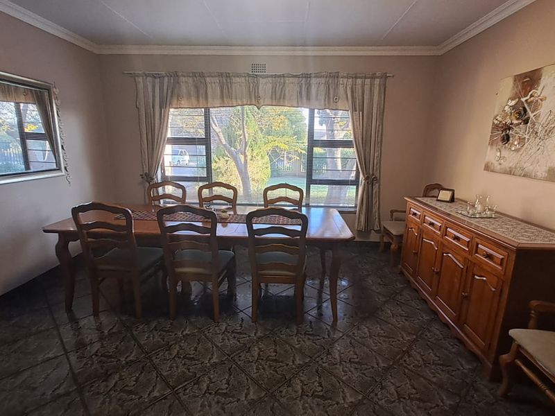 Family home and in a safe and respectable suburb. - Photo 7