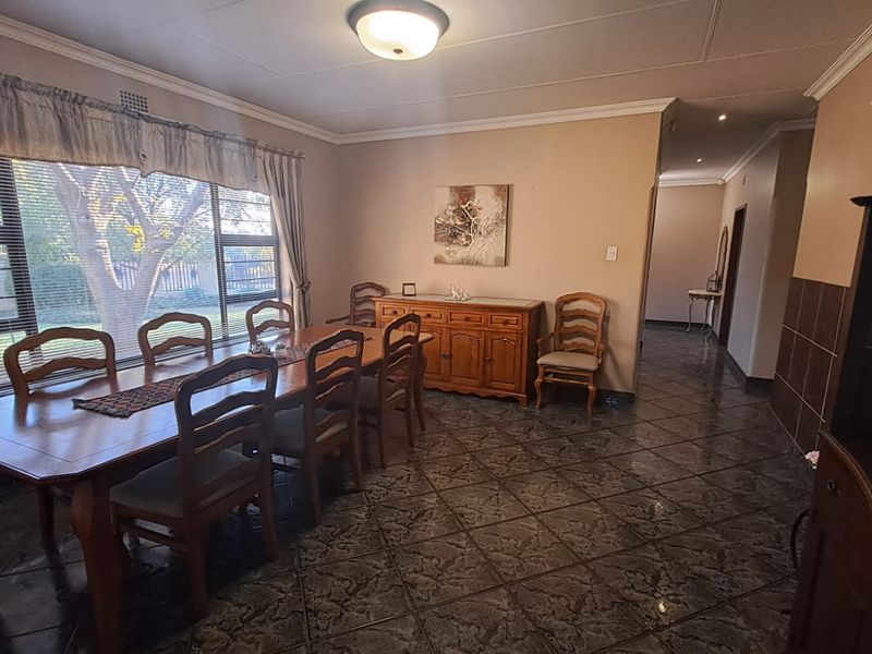 Family home and in a safe and respectable suburb. - Photo 6