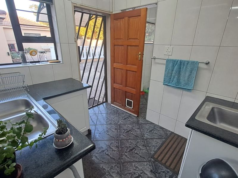 Family home and in a safe and respectable suburb. - Photo 5