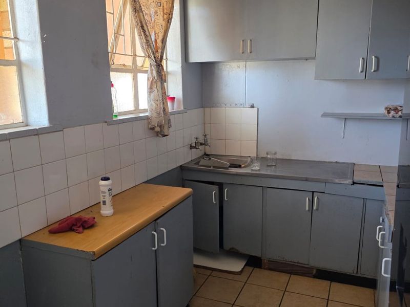 SPECIAL PRICE FOR A ONE BEDROOM FLAT - Photo 2