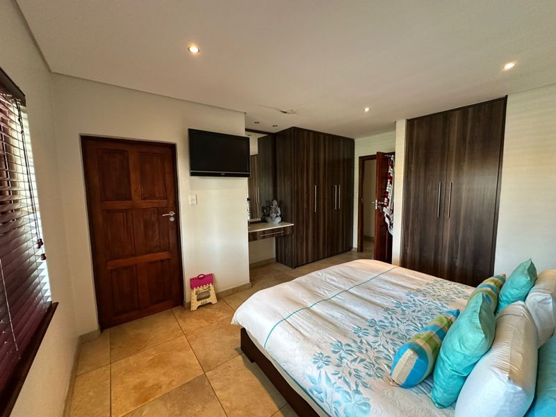 Don’t miss out on this beautiful modern 4 Bedroom Holiday home at Riviera Villas. - Photo 10