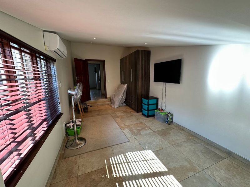 Don’t miss out on this beautiful modern 4 Bedroom Holiday home at Riviera Villas. - Photo 8