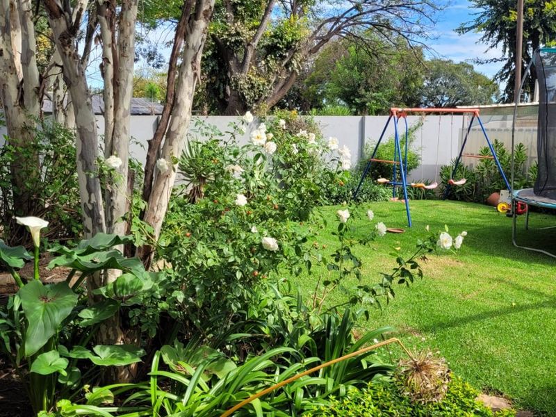 Welcome Home to Your Dream Oasis! - Photo 7