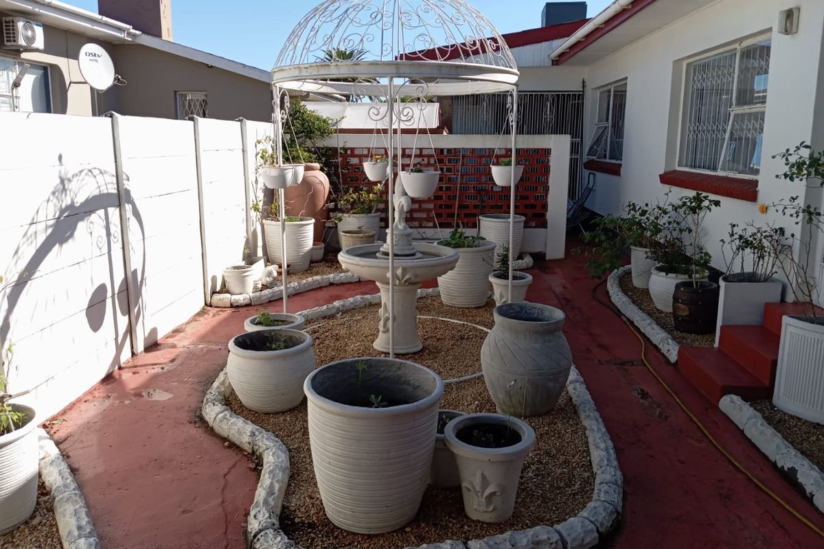 Spacious & Unique Family Home with Incredible Features! - Photo 5