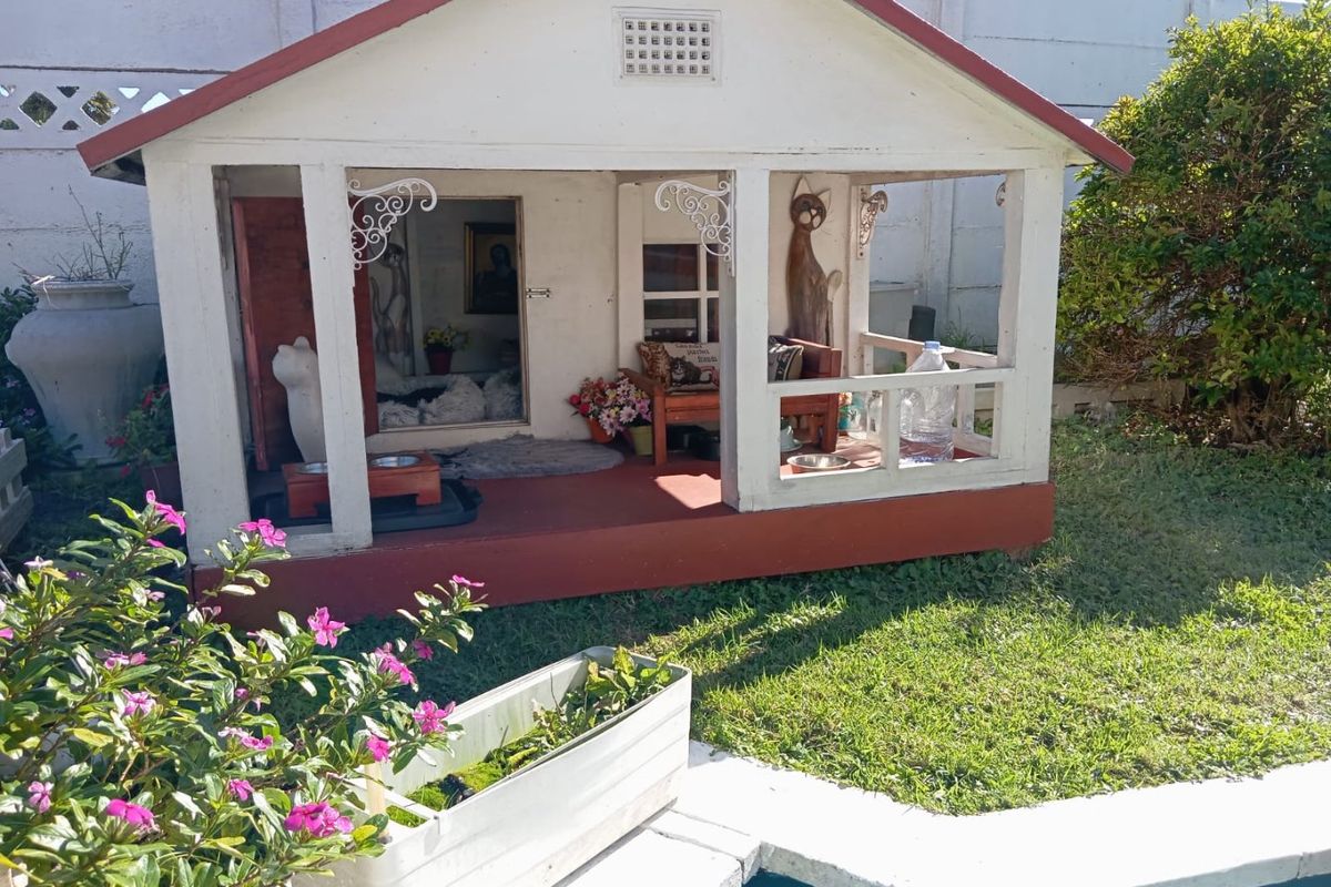 Spacious & Unique Family Home with Incredible Features! - Photo 2