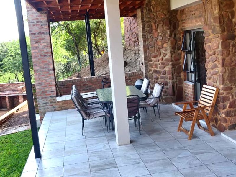 OFF THE GRID - Wildlife estate - BUFFELSDRIFT GAME RESERVE --Modern and spacious with beautiful view - Photo 6