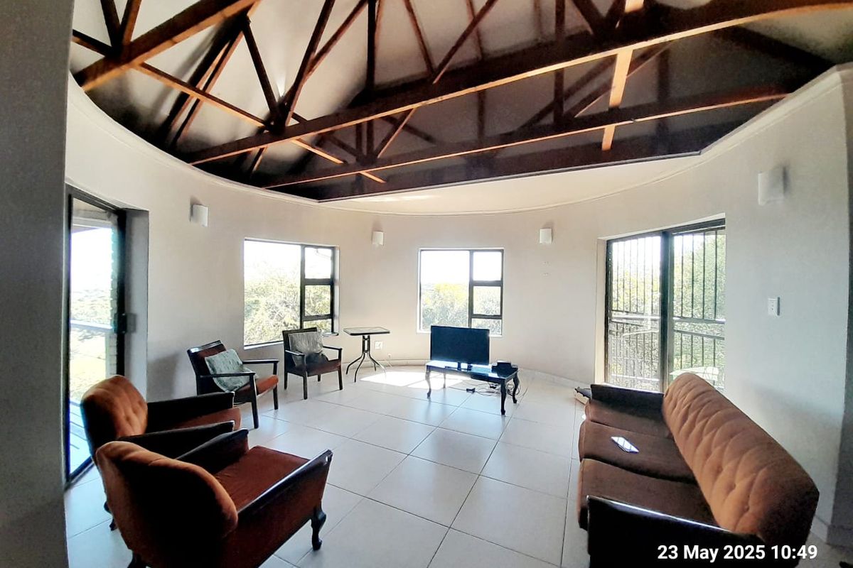 OFF THE GRID - Wildlife estate - BUFFELSDRIFT GAME RESERVE --Modern and spacious with beautiful view - Photo 4