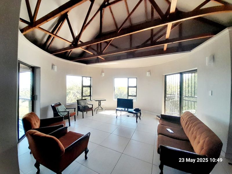 OFF THE GRID - Wildlife estate - BUFFELSDRIFT GAME RESERVE --Modern and spacious with beautiful view - Photo 4