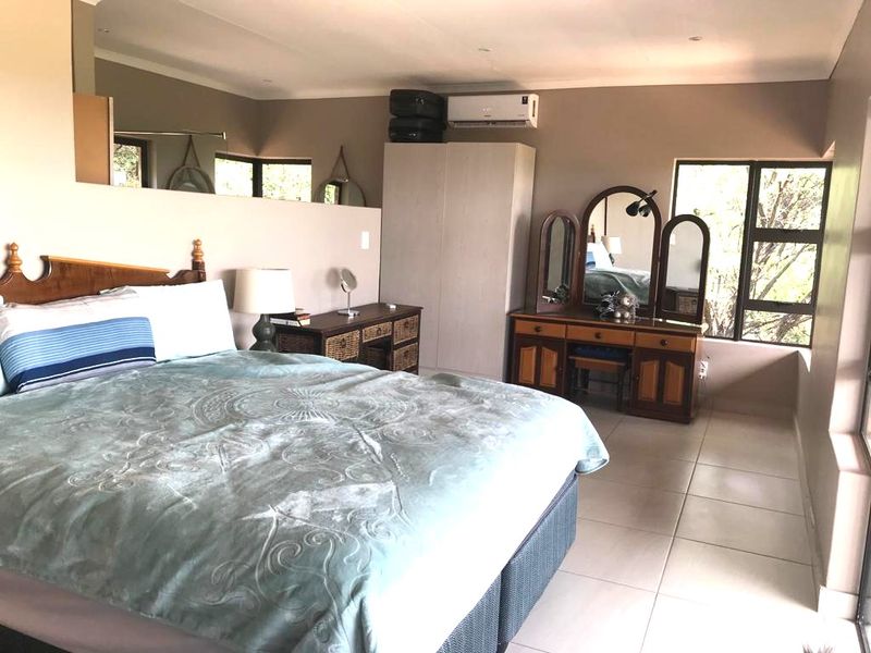 OFF THE GRID - Wildlife estate - BUFFELSDRIFT GAME RESERVE --Modern and spacious with beautiful view - Photo 10