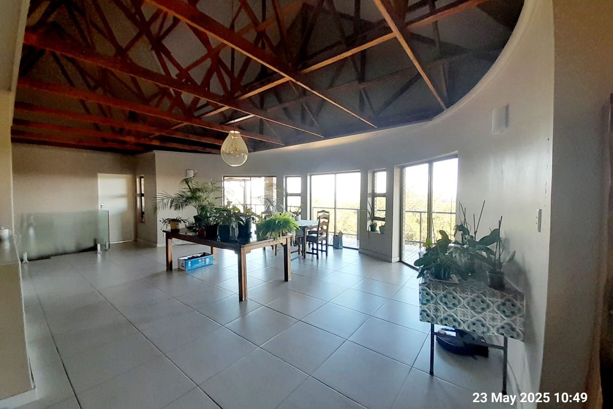 OFF THE GRID - Wildlife estate - BUFFELSDRIFT GAME RESERVE --Modern and spacious with beautiful view - Photo 5