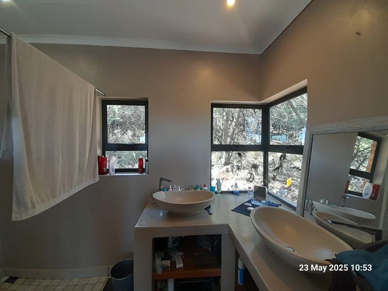 OFF THE GRID - Wildlife estate - BUFFELSDRIFT GAME RESERVE --Modern and spacious with beautiful view - Photo 8