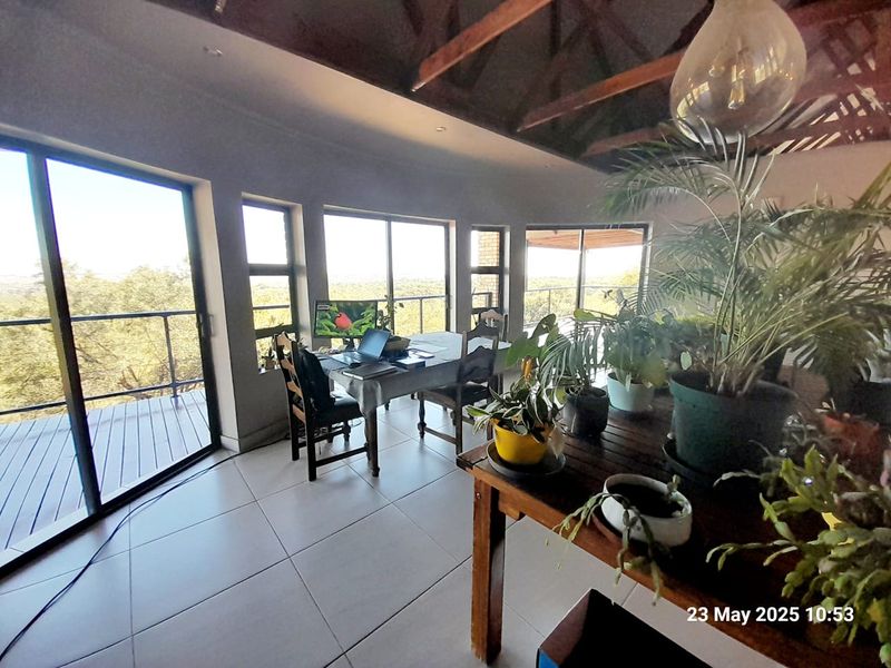 OFF THE GRID - Wildlife estate - BUFFELSDRIFT GAME RESERVE --Modern and spacious with beautiful view - Photo 7