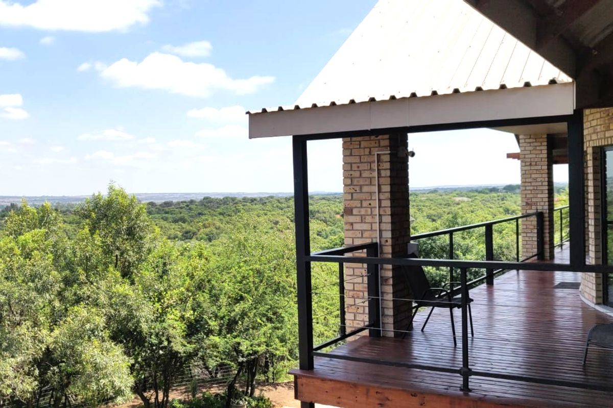 OFF THE GRID - Wildlife estate - BUFFELSDRIFT GAME RESERVE --Modern and spacious with beautiful view - Photo 3