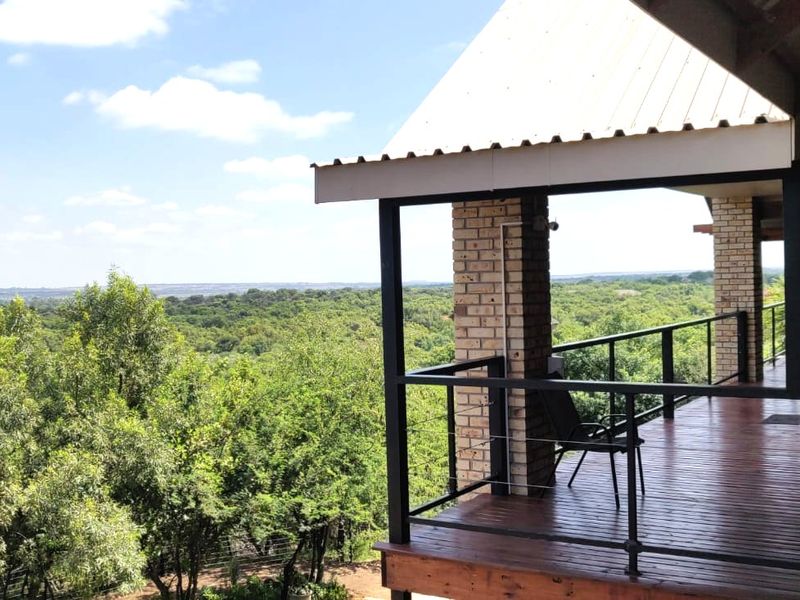 OFF THE GRID - Wildlife estate - BUFFELSDRIFT GAME RESERVE --Modern and spacious with beautiful view - Photo 3