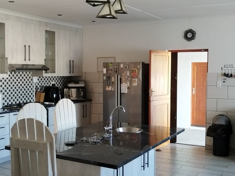 Welcome Home – A Move-In Ready Gem in Retief That’s Ready to Impress! - Photo 6