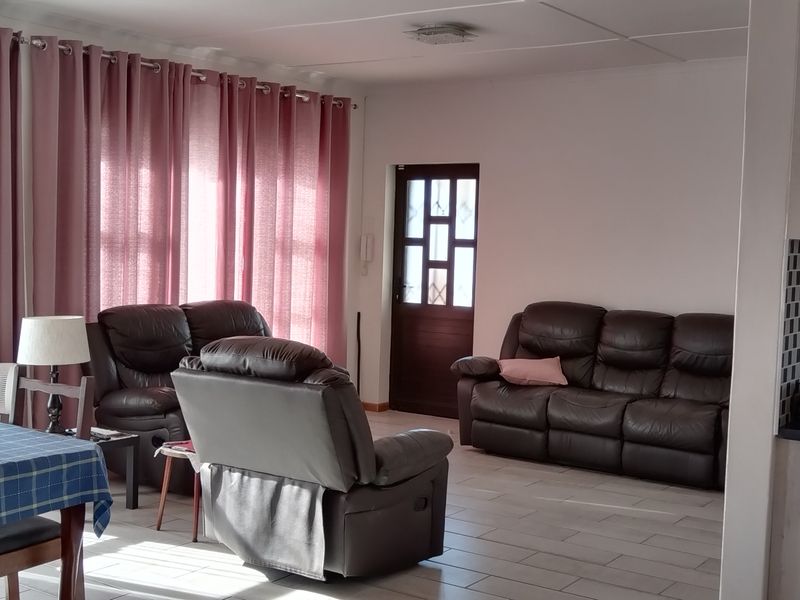 Welcome Home – A Move-In Ready Gem in Retief That’s Ready to Impress! - Photo 4