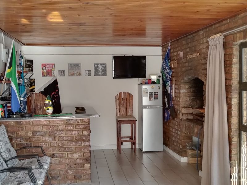 Welcome Home – A Move-In Ready Gem in Retief That’s Ready to Impress! - Photo 3