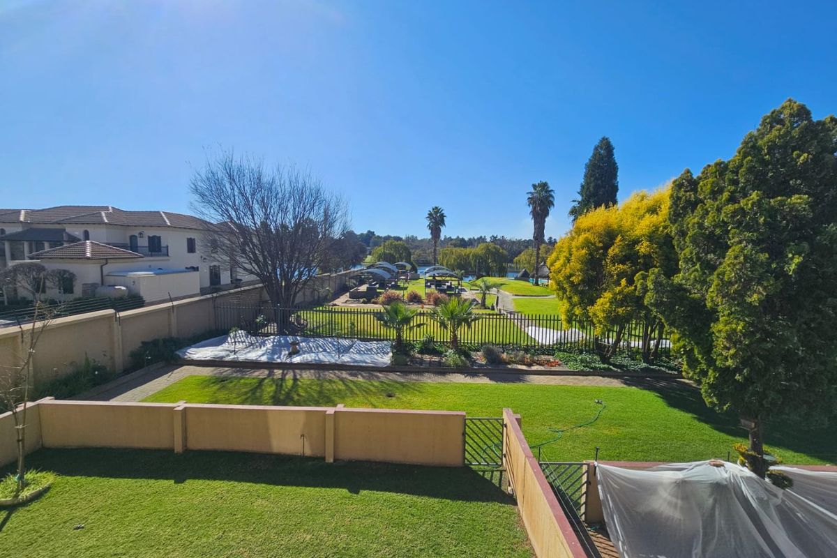 Stunning Apartment for Sale in Vaalpark – Riverfront Living at Its Best! - Photo 2