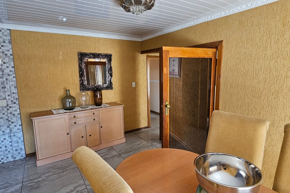 Stylish 4-Bedroom Family Home For Sale in Bendor  Polokwane - Photo 4