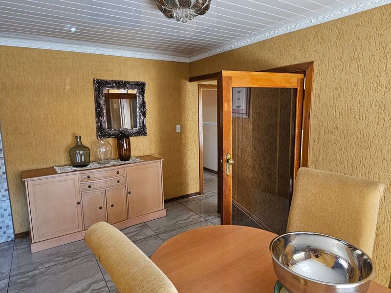 Stylish 4-Bedroom Family Home For Sale in Bendor  Polokwane - Photo 4