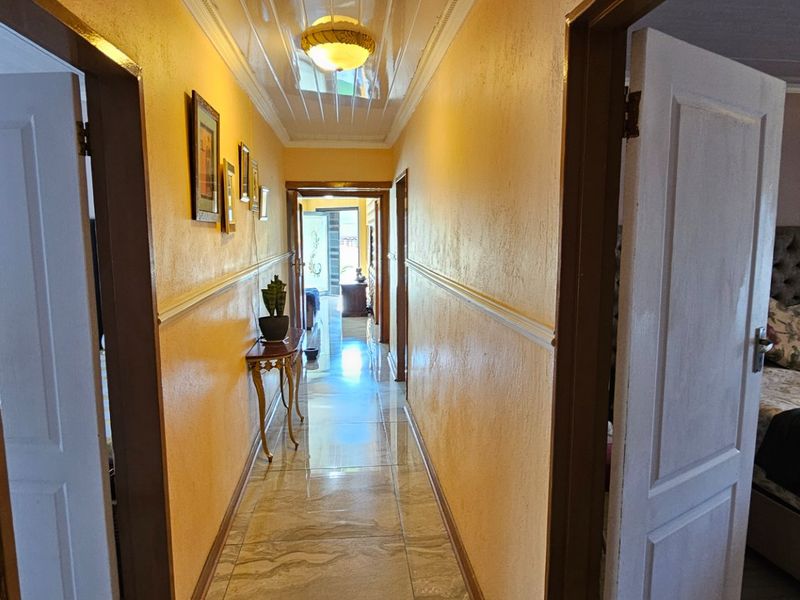 Stylish 4-Bedroom Family Home For Sale in Bendor  Polokwane - Photo 7