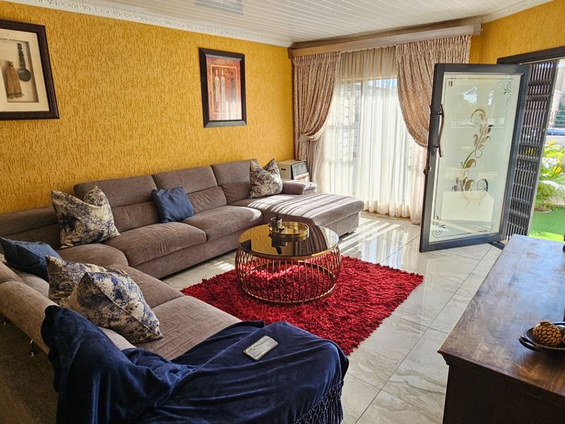 Stylish 4-Bedroom Family Home For Sale in Bendor  Polokwane - Photo 6
