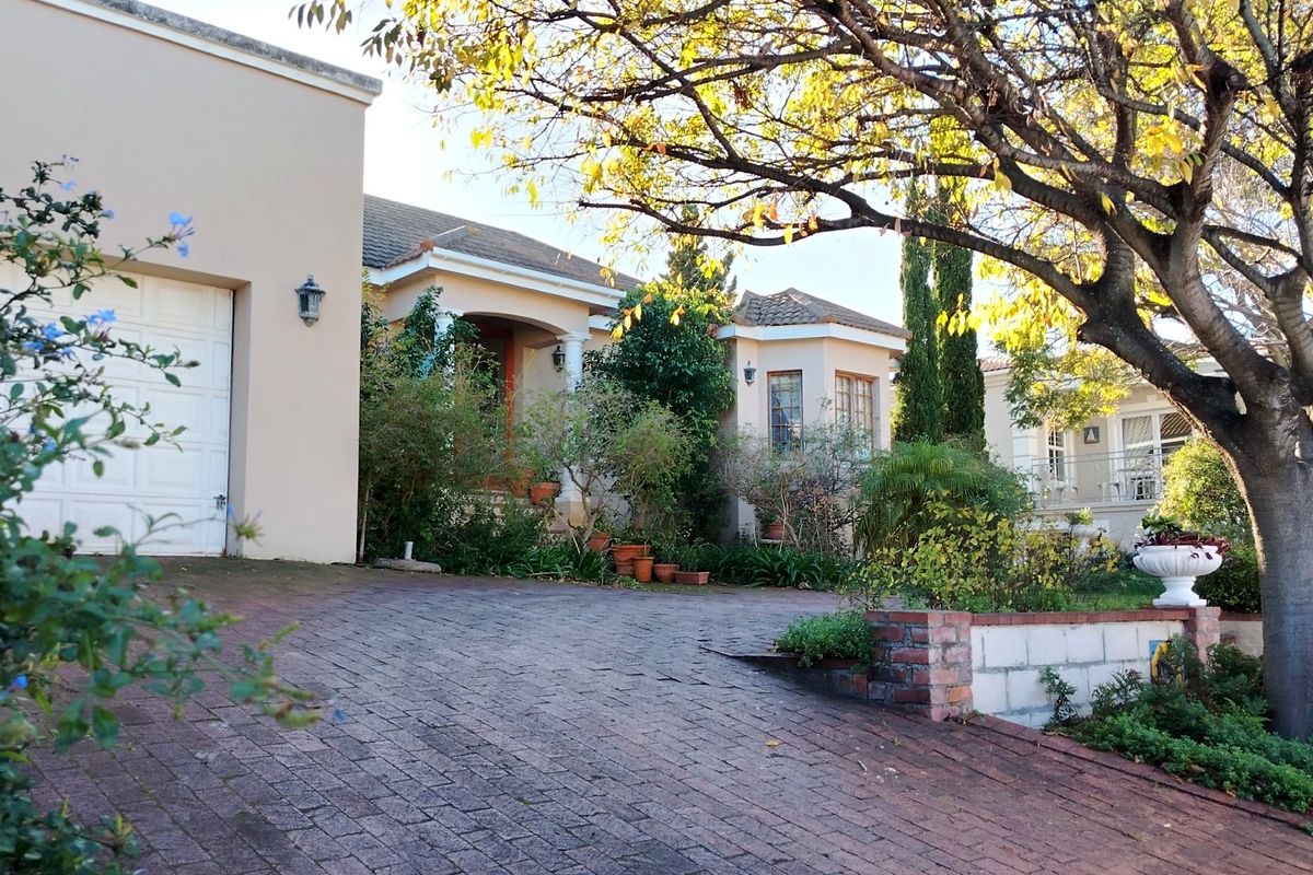 A Spacious Family Home in Onrus North with Heart, Soul, and Serious Potential - Photo 2