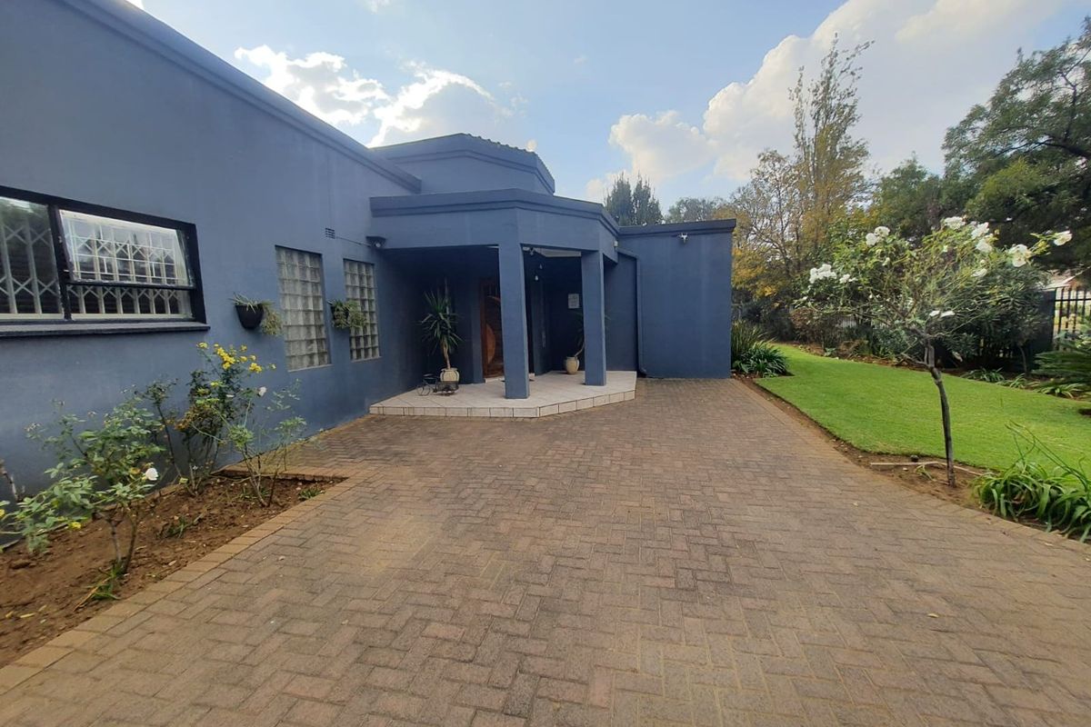 Magnificent Propety For Sale - Photo 2