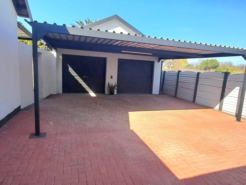 Stylish Family Retreat in Sought-After Risiville - Photo 3