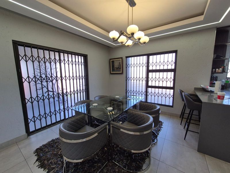 Modern Family Home in Secure Helderwyk Estate - Photo 8