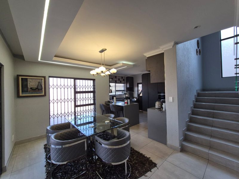 Modern Family Home in Secure Helderwyk Estate - Photo 7