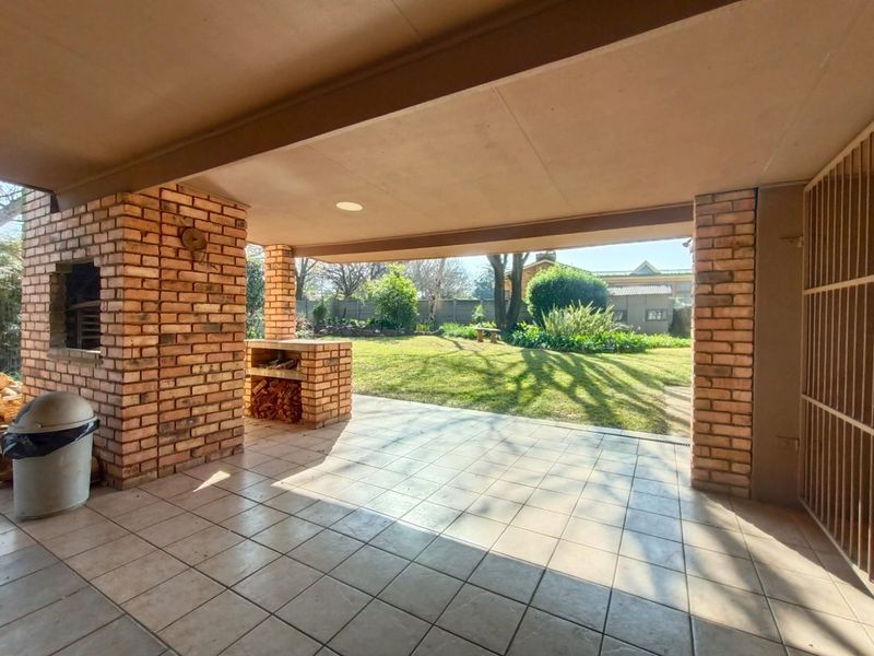 !Warm Colouring and Exciting! - Photo 2