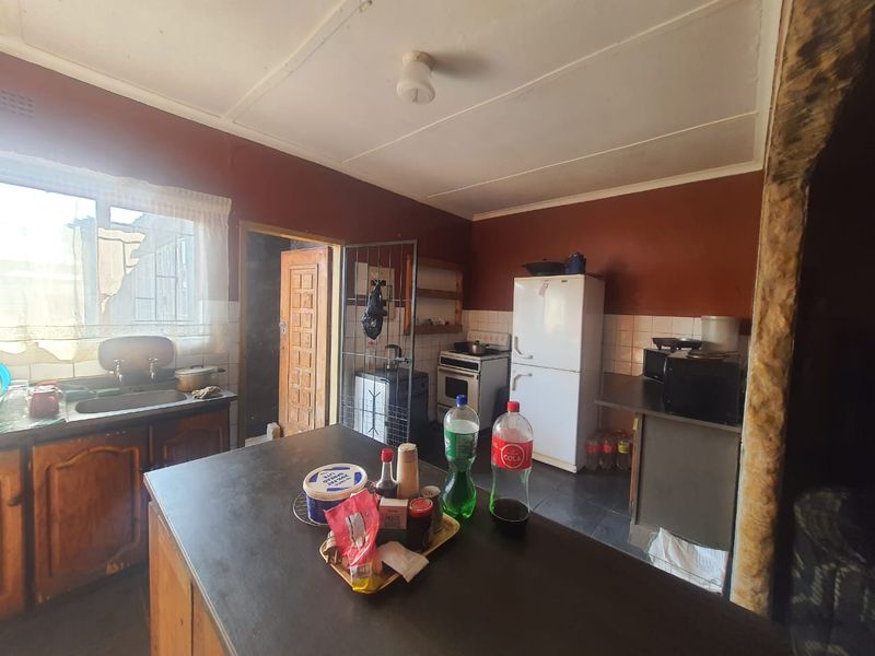 Semi Home Property Up Sale. - Photo 3