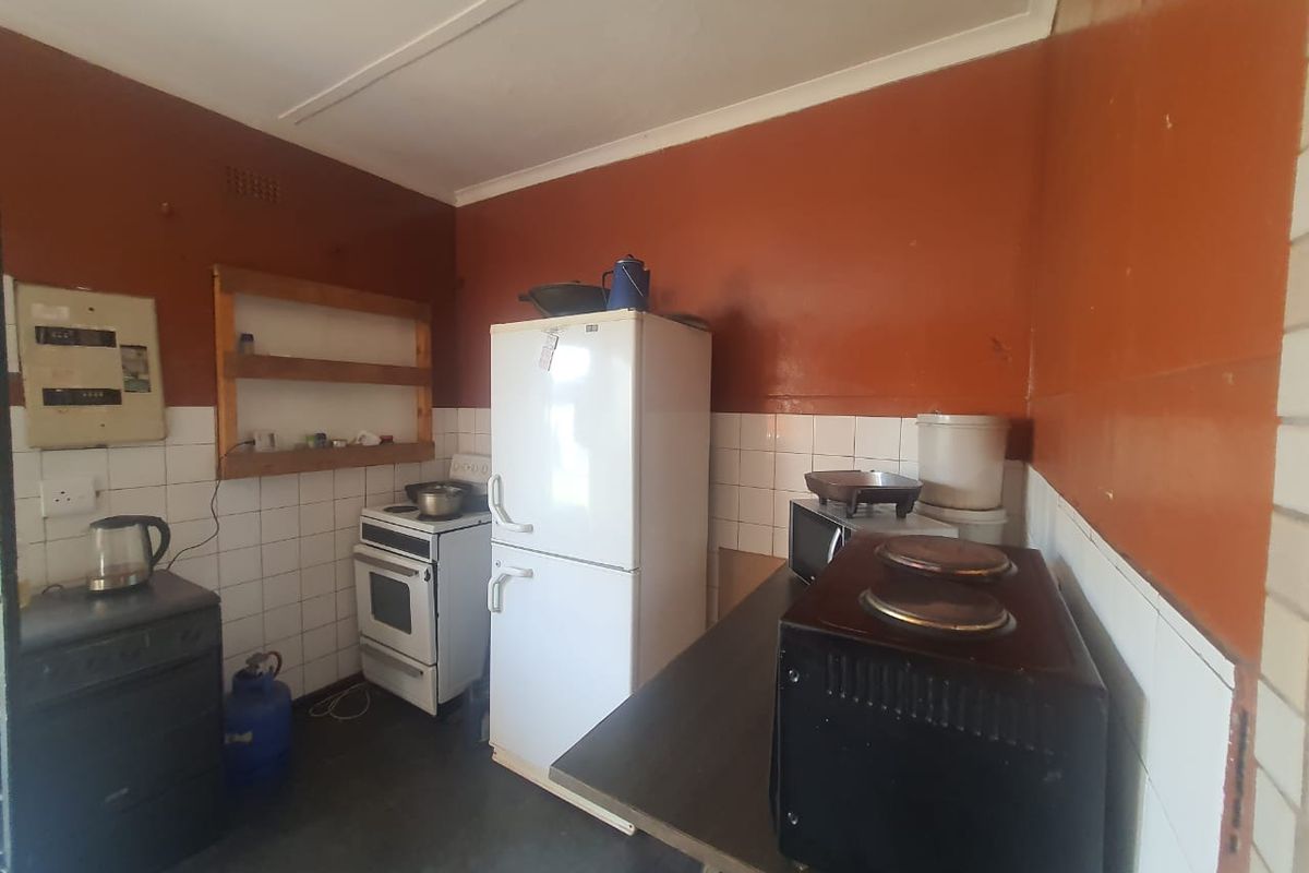 Semi Home Property Up Sale. - Photo 2