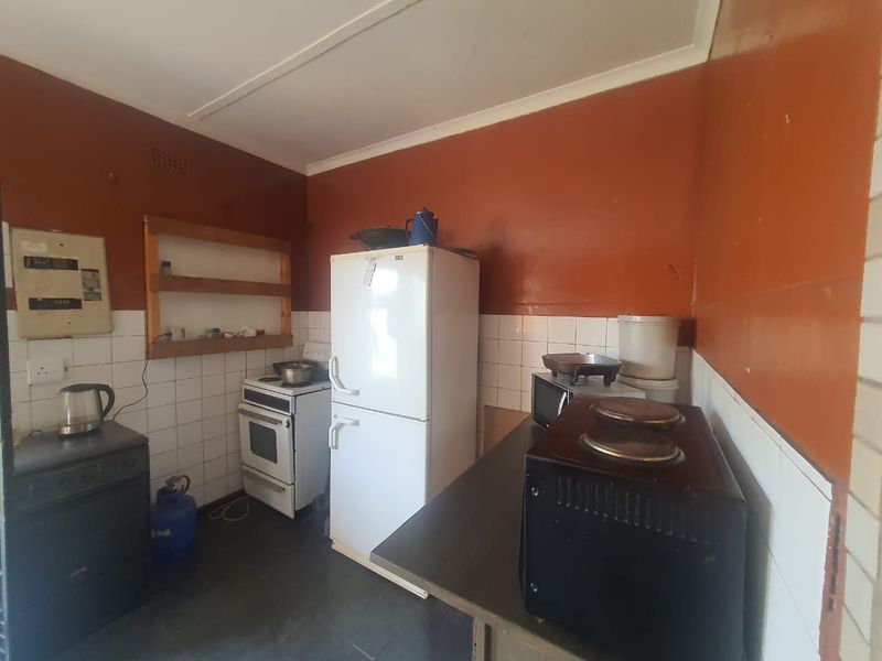 Semi Home Property Up Sale. - Photo 2