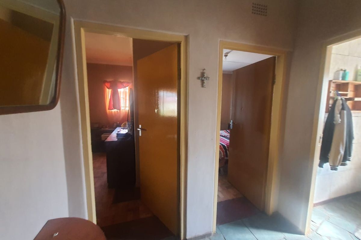 Semi Home Property Up Sale. - Photo 5