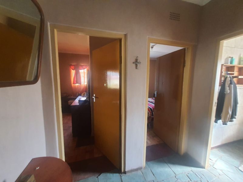 Semi Home Property Up Sale. - Photo 5