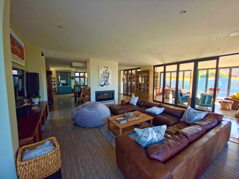 Modern Masterpiece in Bankenveld – 5 Bedroom Architectural Stunner with Pool & Designer Finishes - Photo 2