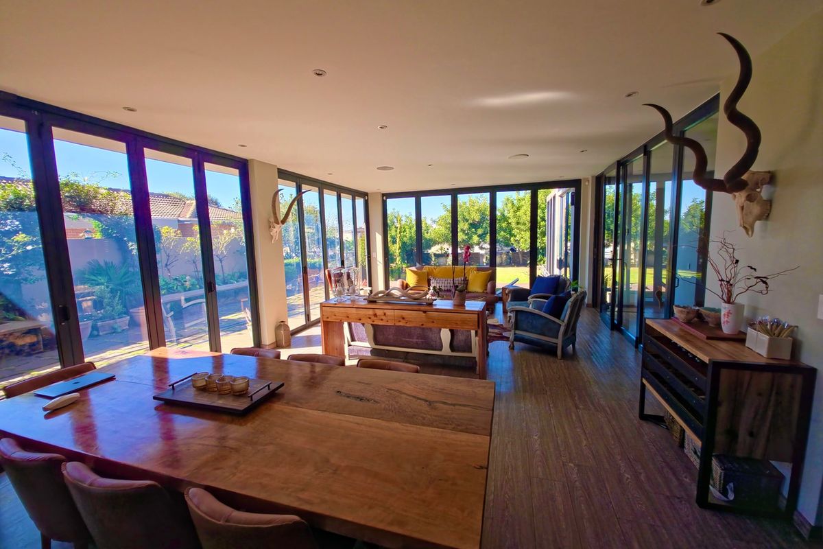 Modern Masterpiece in Bankenveld – 5 Bedroom Architectural Stunner with Pool & Designer Finishes - Photo 4