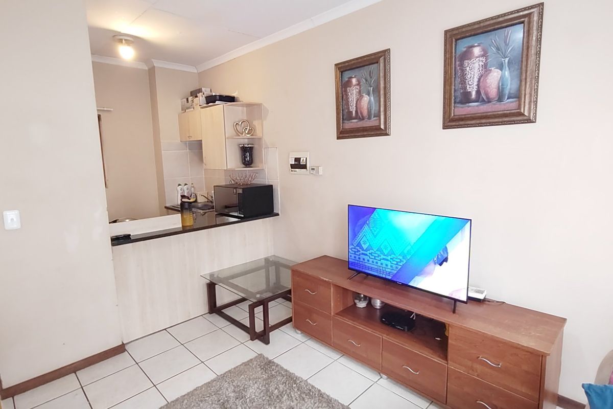 Stunning 1 Bedroom Apartment in Montana - Photo 2