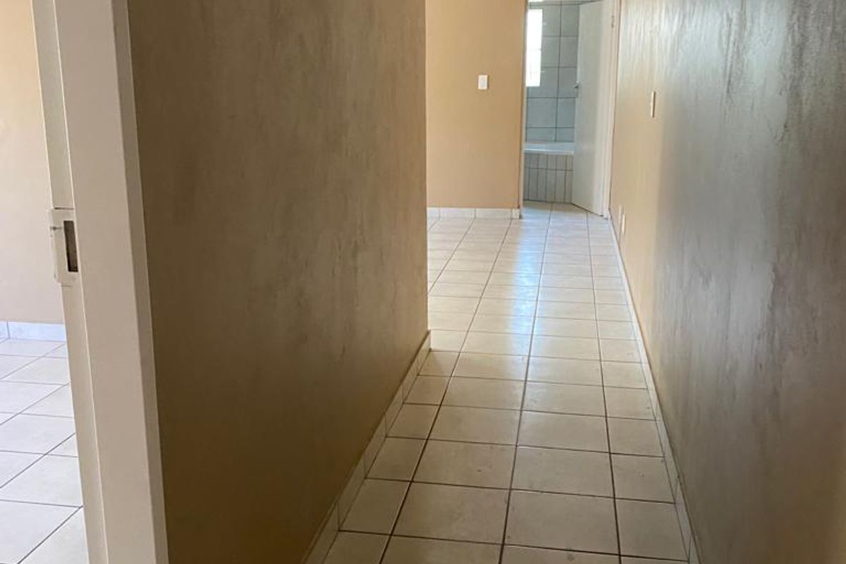 Charming 2-Bedroom Home Near Laerskool Brakpan-Oos TO LET - Photo 2