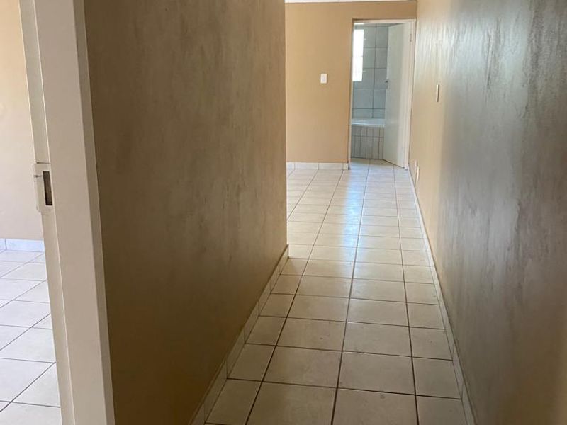 Charming 2-Bedroom Home Near Laerskool Brakpan-Oos TO LET - Photo 2