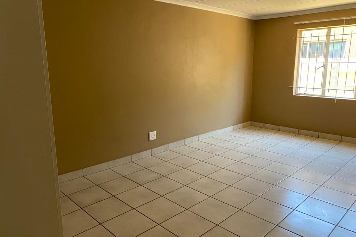 Charming 2-Bedroom Home Near Laerskool Brakpan-Oos TO LET - Photo 3