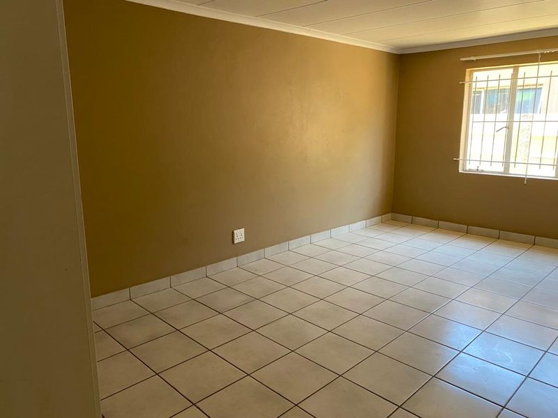 Charming 2-Bedroom Home Near Laerskool Brakpan-Oos TO LET - Photo 3