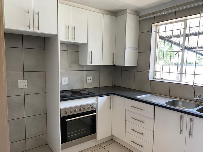 Charming 2-Bedroom Home Near Laerskool Brakpan-Oos TO LET - Photo 9