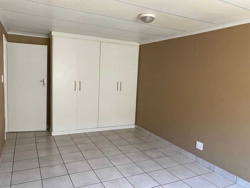 Charming 2-Bedroom Home Near Laerskool Brakpan-Oos TO LET - Photo 4