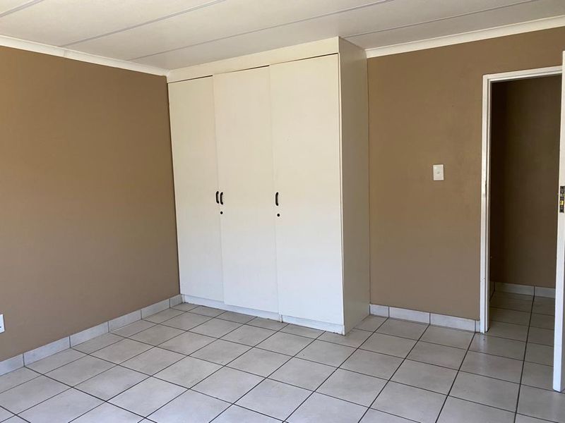 Charming 2-Bedroom Home Near Laerskool Brakpan-Oos TO LET - Photo 5